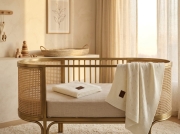Knitted_blanket_on_luxury_crib_202606111857.jpeg