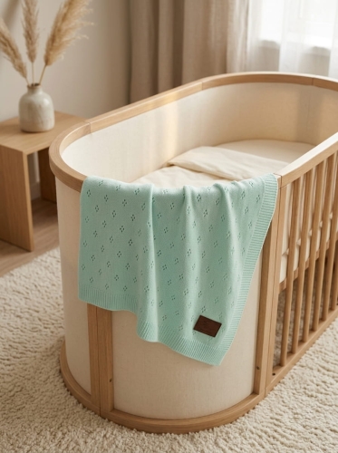 Knitted_blanket_in_luxury_crib_202606111913 (1).jpeg