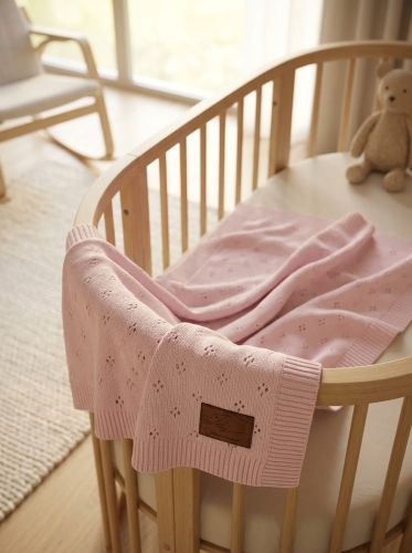 Baby_blanket_in_luxury_crib_202606111929 (1).jpeg